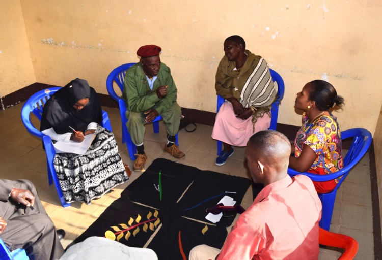 People from all walks of the community discussing a plan for developing a support network for preventing rabies in children and young people in their village (Mkwatani Village, Kilosa District, southern Tanzania) Image: Tiziana Lembo